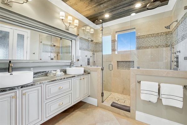 Master bath #2 en-suite bathroom