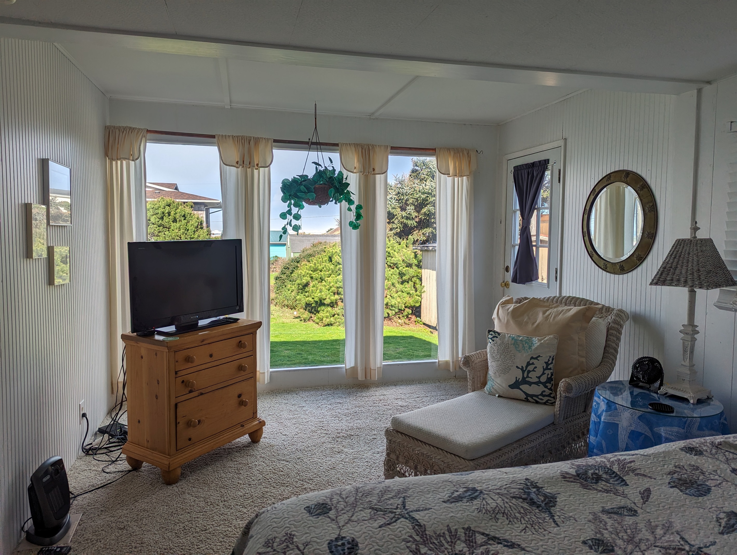 TV & Chaise lounge in Queen bedroom