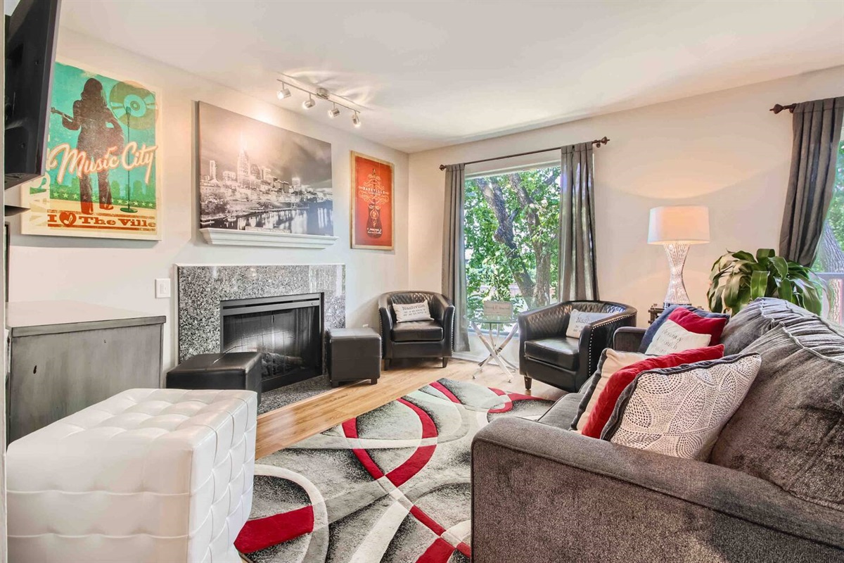 Spacious living room for all to enjoy!