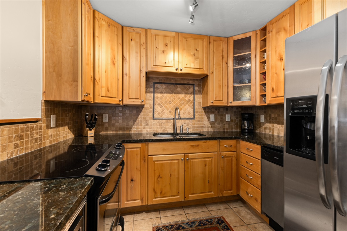 Kitchen | Stove | Refrigerator