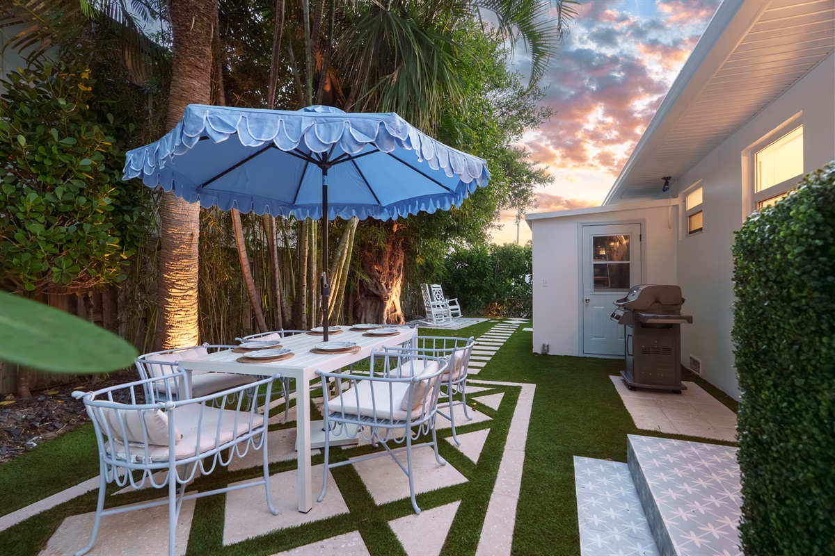 Evening magic! The backyard transforms into a glowing sanctuary&mdash;perfect for long dinners under the stars.