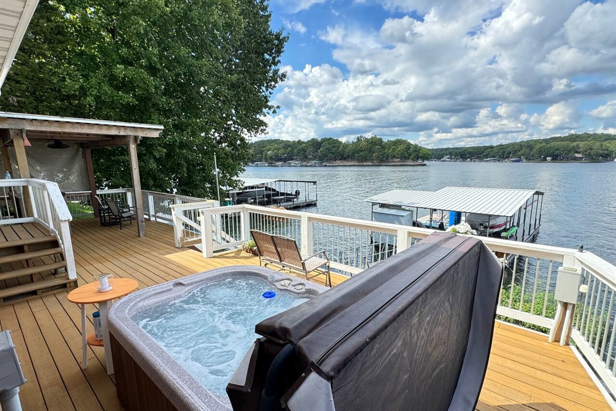 Easy lift hot tub cover and spacious deck with great Lake views.
