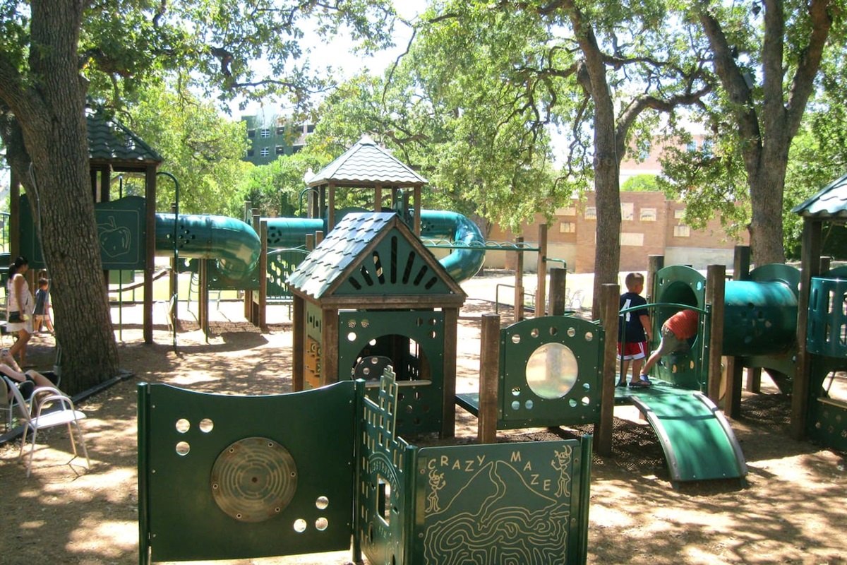 Nearby 'Central Market Cafe' - Dine on the Deck, Live Music On Weekends, Kids Love The Playscape Located Adjacent to the Deck