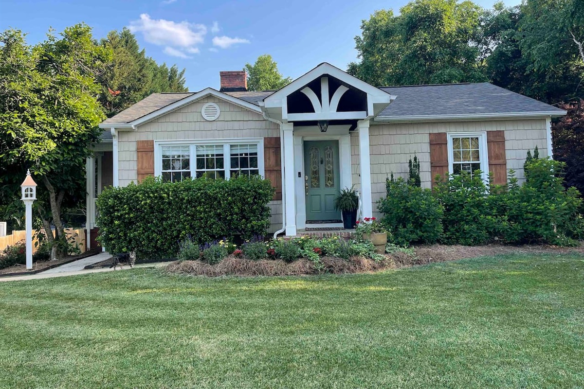 You’ll know you’re at the right place when you see our home (shown here).  Just walk down the driveway and through the breezeway.  