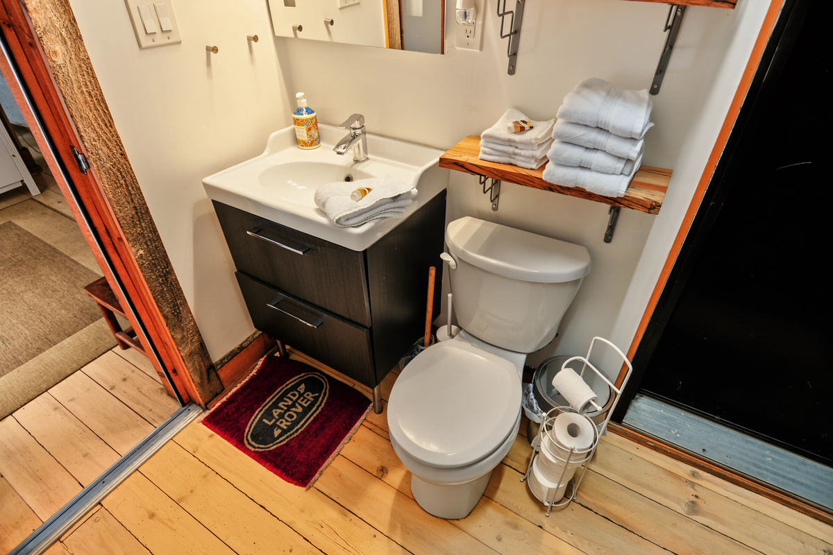 Downstairs bathroom/laundry room cottage lower floor