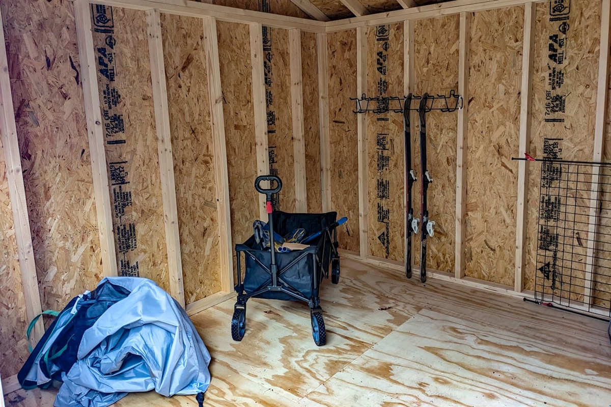 Enjoy a beach wagon to take to the lake and space to store your skis/snowboards!