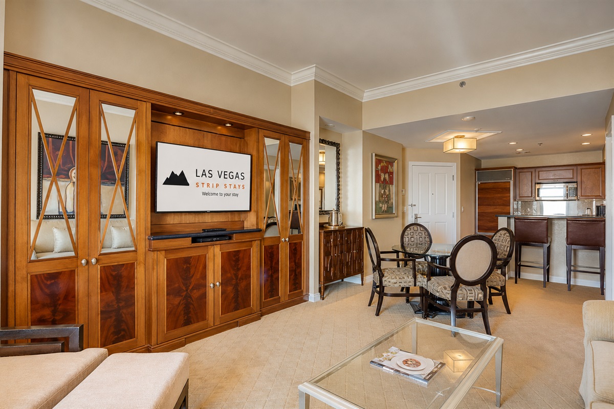 Open-concept living and kitchen space — perfect for relaxing, dining, and unwinding. 🛋️🍽️