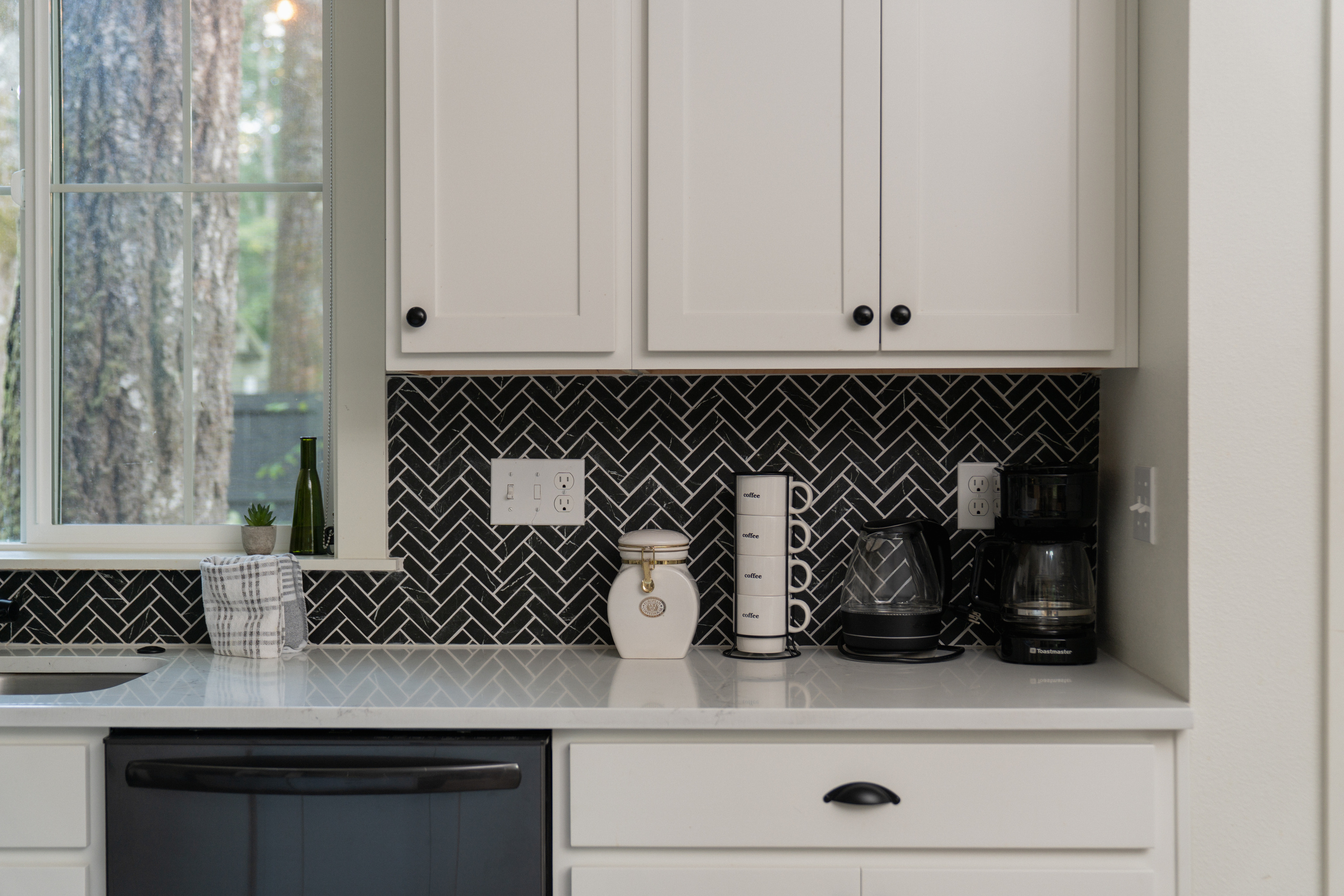 Coffee, tea, and everything in between — your morning routine, covered.