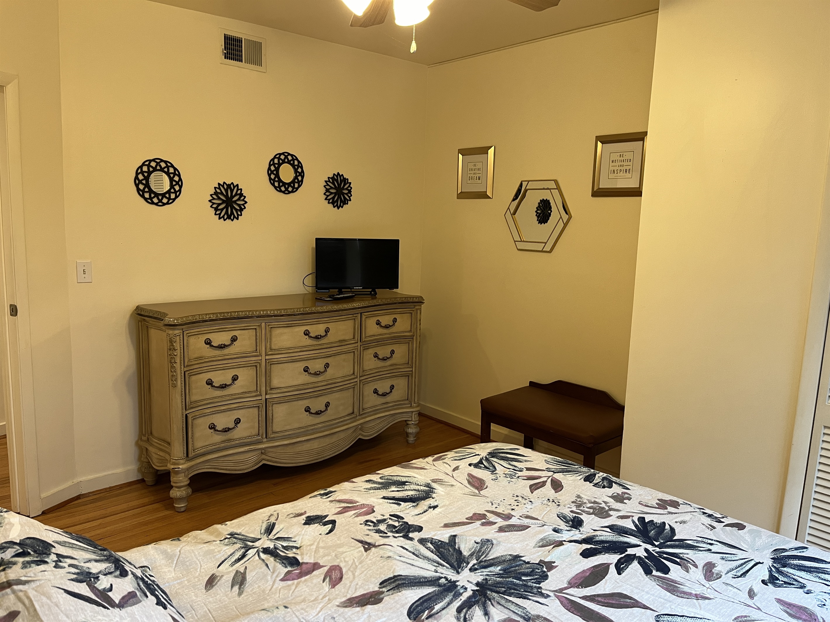 Queen bedroom 1