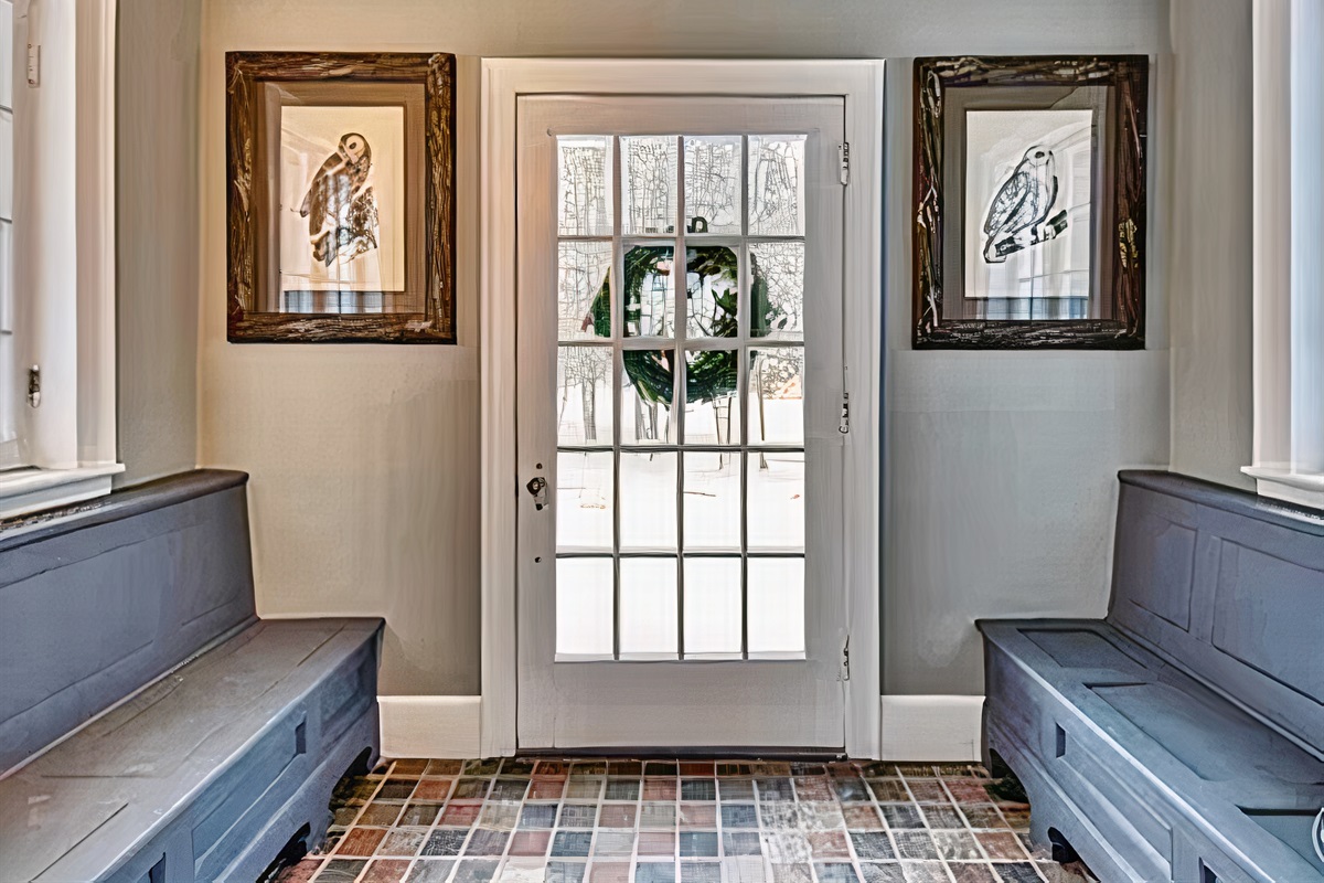 Foyer / Front Entryway