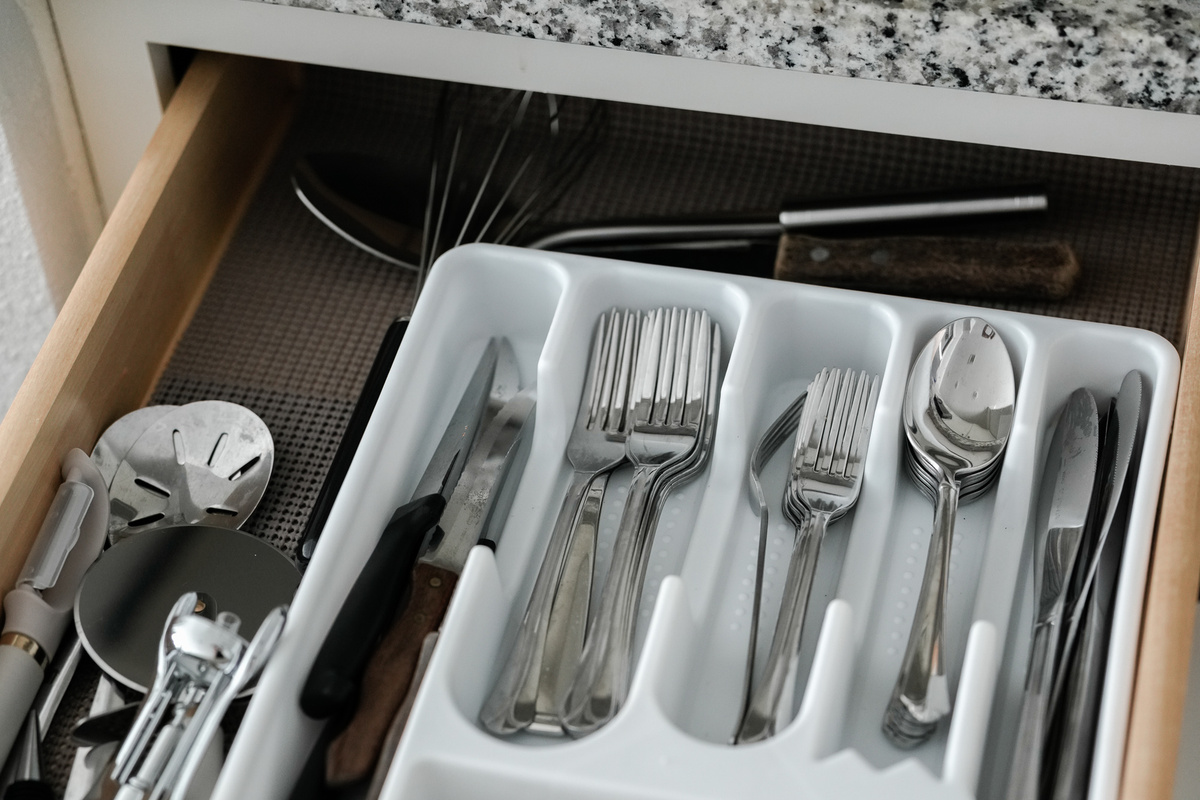 Thoughtfully stocked kitchen featuring cutleries set. Prepare and enjoy meals with these convenient kitchen essentials