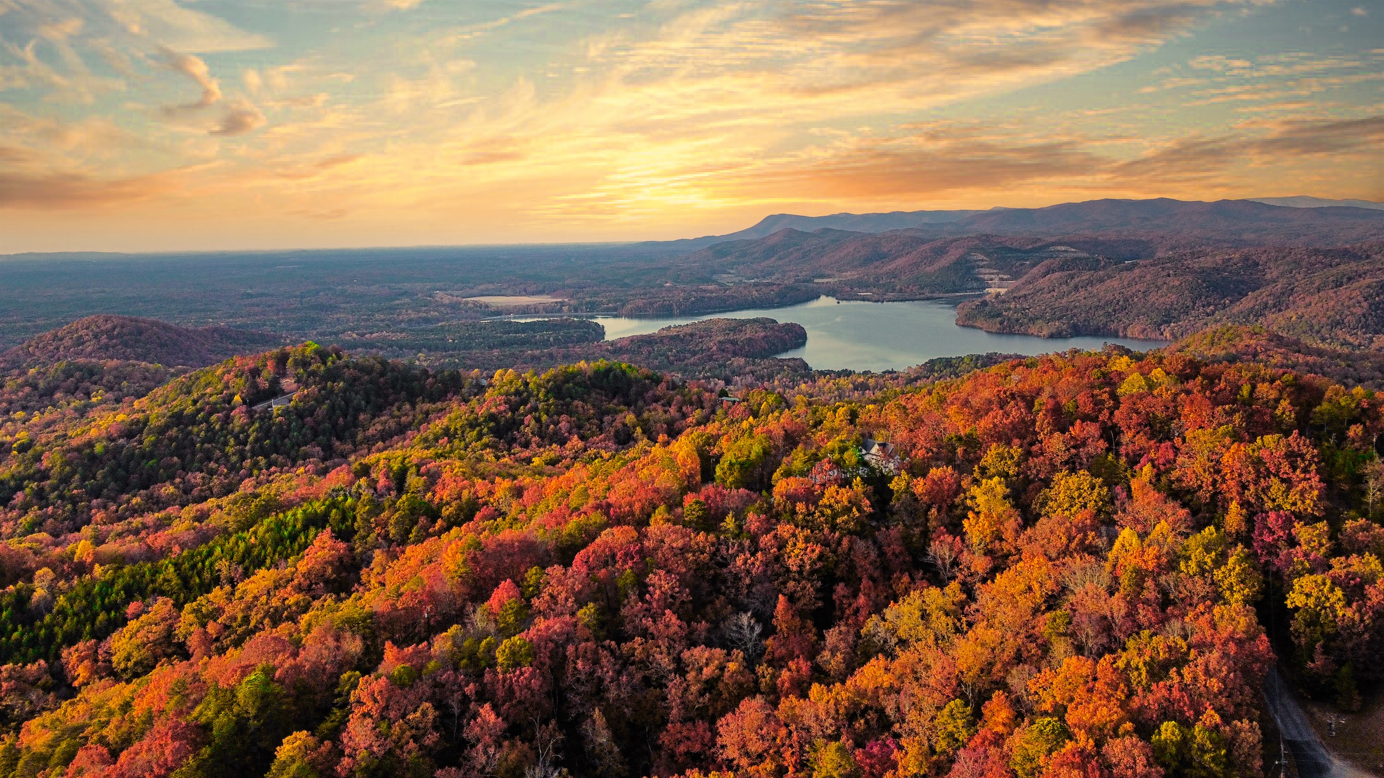 Year Round Mtn View + EV Charger + Hot Tub + Firepit 2