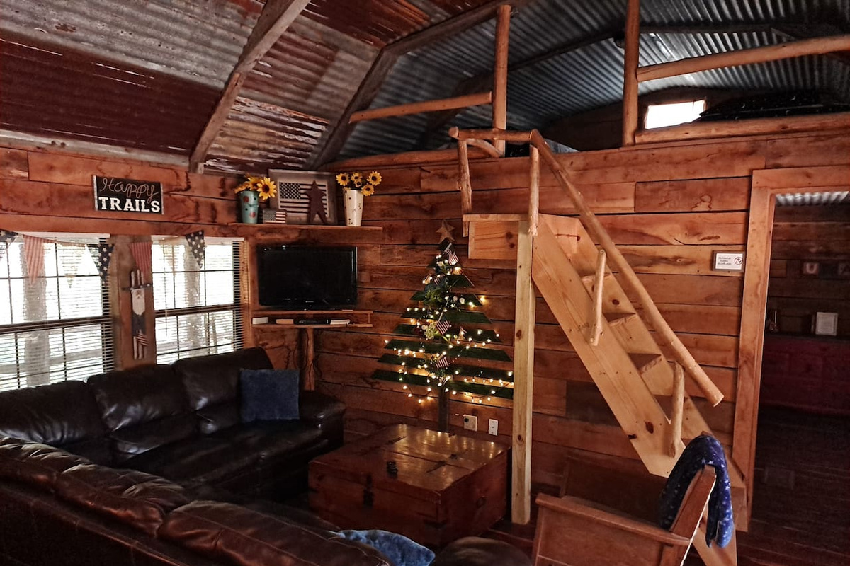 Livingroom area. Loft above has two twin beds.