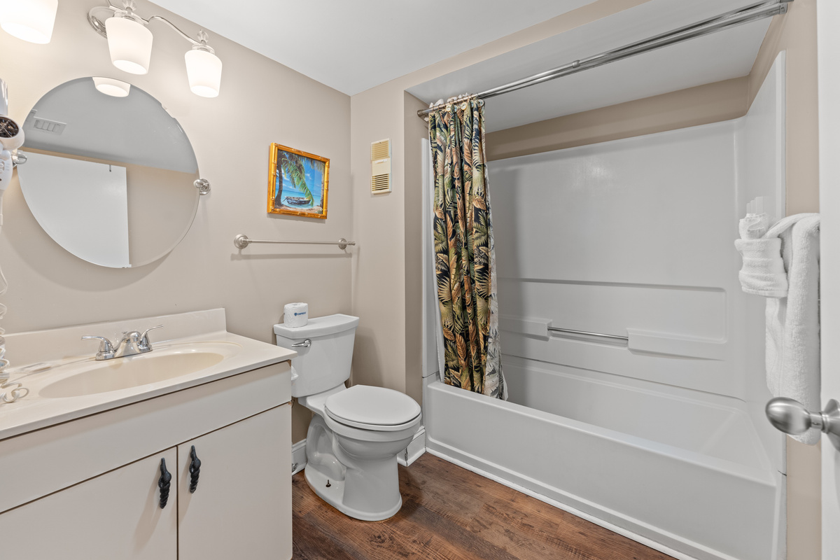 3rd Bathroom with tub/shower combo