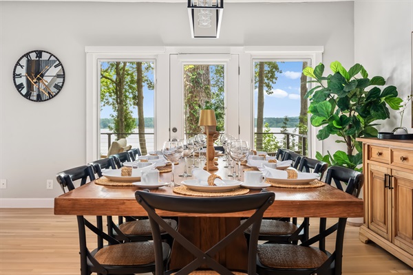 Table with seating for 10, plus adjacent seating for 6 in the kitchen/dining area