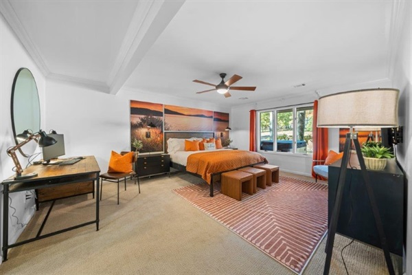 The soothing king Lake room — Breakaway on Lake Hamilton