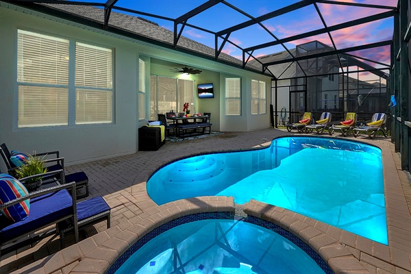 Private heated pool & spa – perfect day or night!