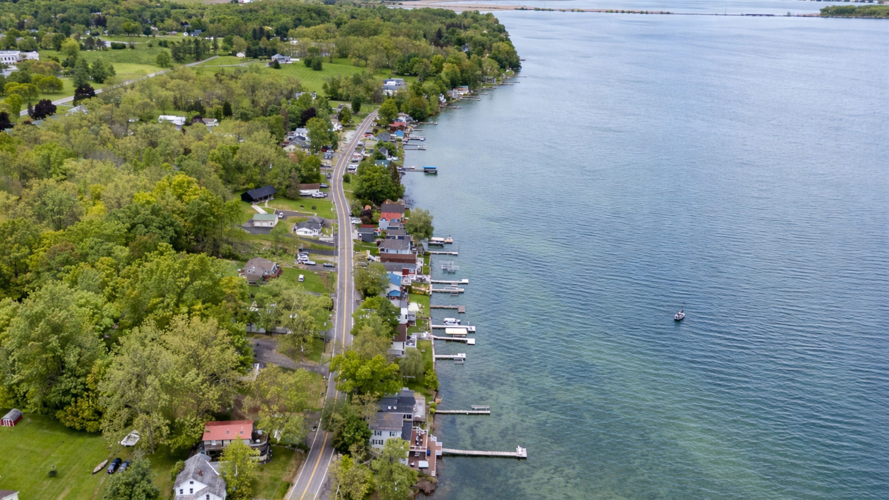 Nestled along a scenic shoreline, this cozy lakefront retreat sits in a charming and peaceful neighborhood 🌳🏘️✨