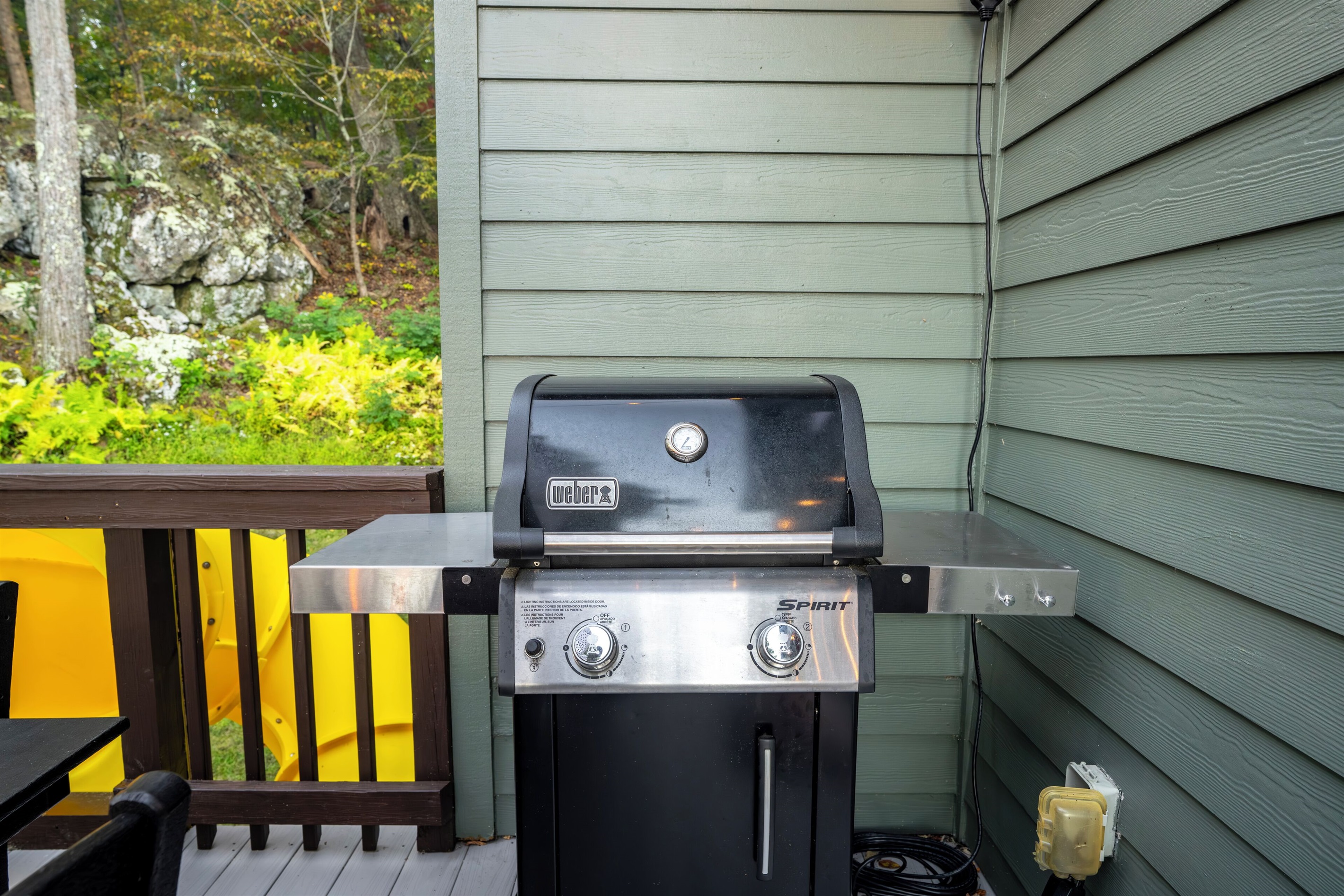Grill on upper deck, propane provided