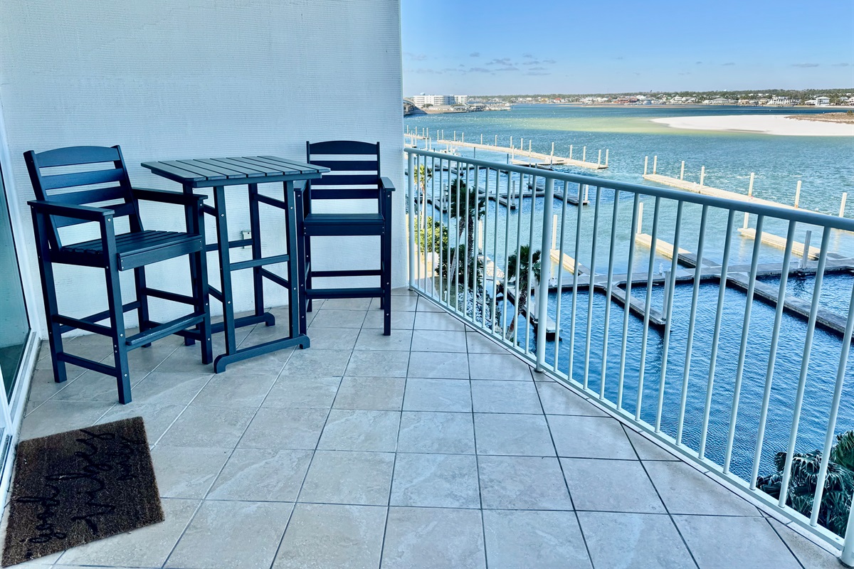 Here's a high top table and chairs for the absolute best views!