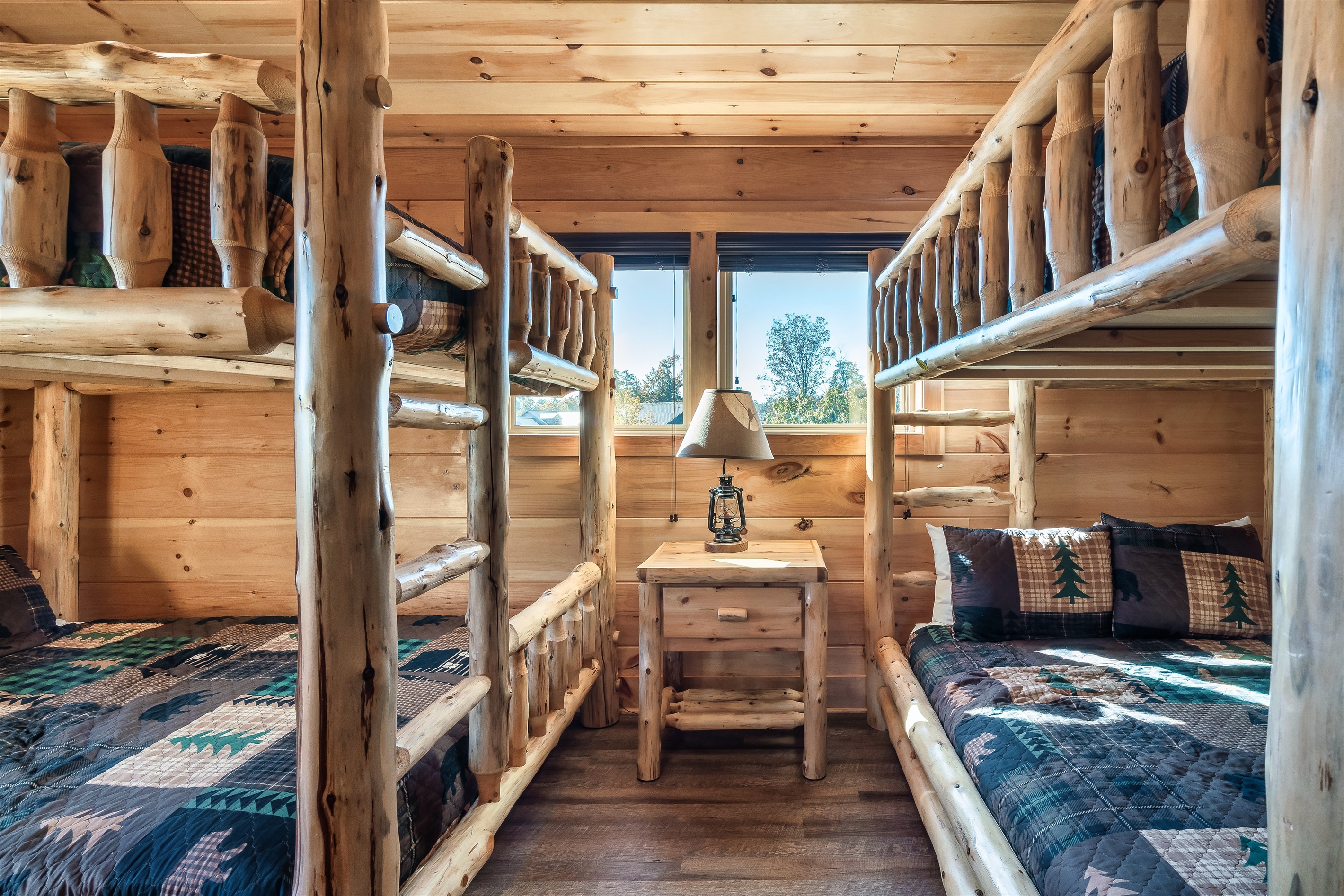 2 queen bunk beds in bedroom #4