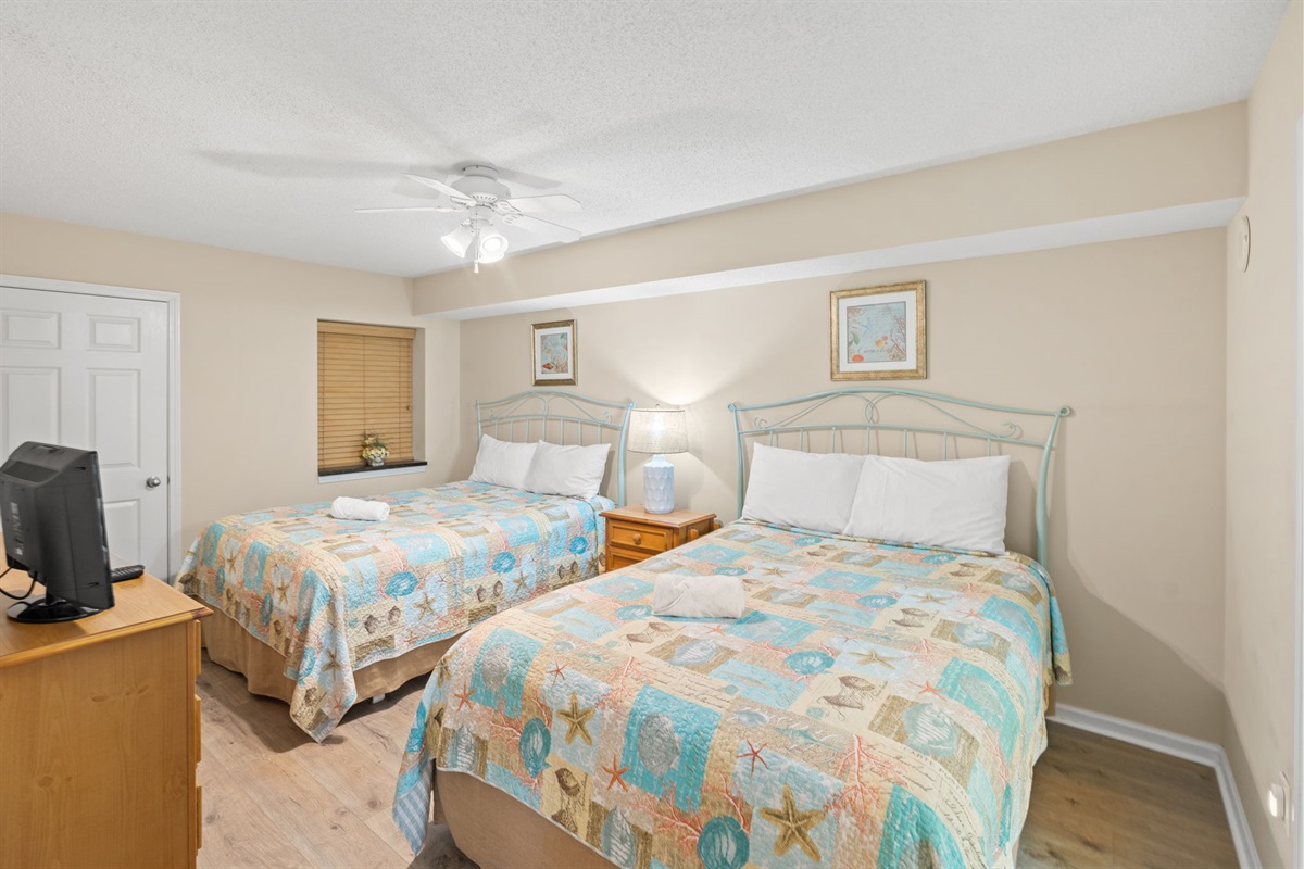 Spacious 3rd Bedroom with 2 queen beds