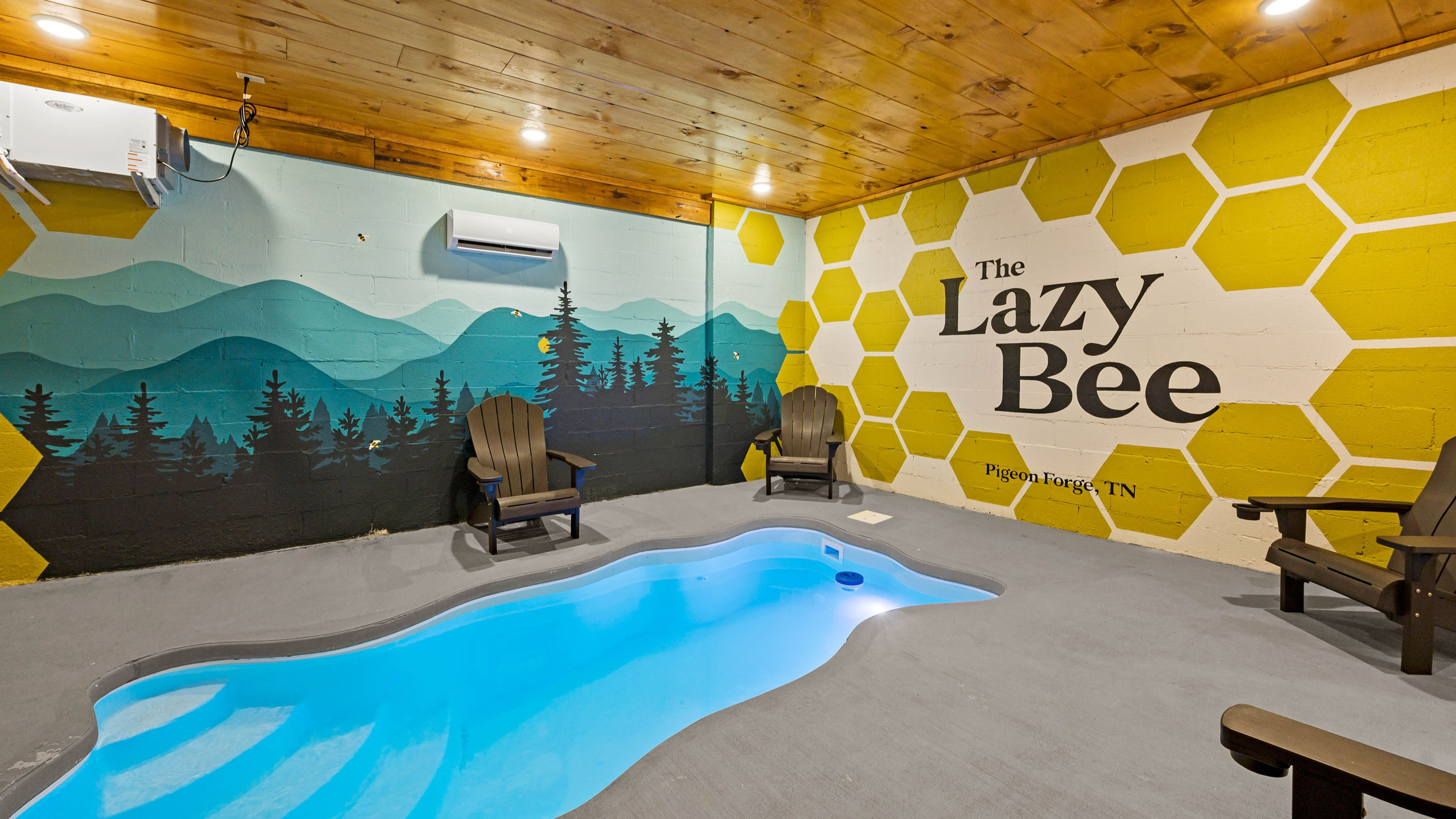 Classic Log Cabin | Hot Tub, Pool, Games & Dogs Ok - Sevierville, TN