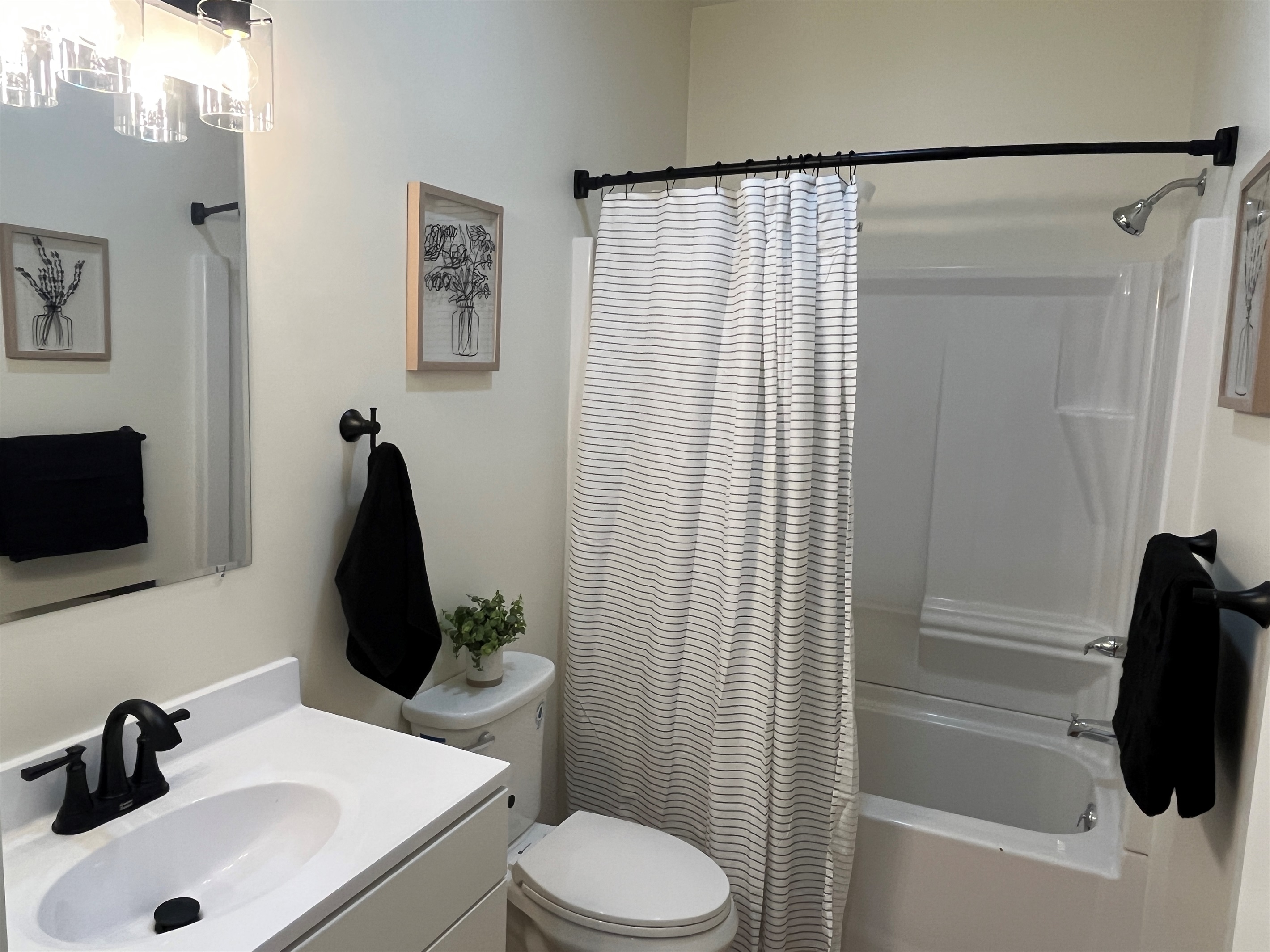 Bathroom with tub/shower