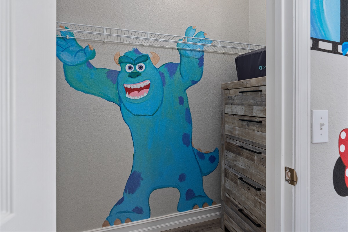 Mickey and Minnie's Genie-ous Reel Walk-In Closet