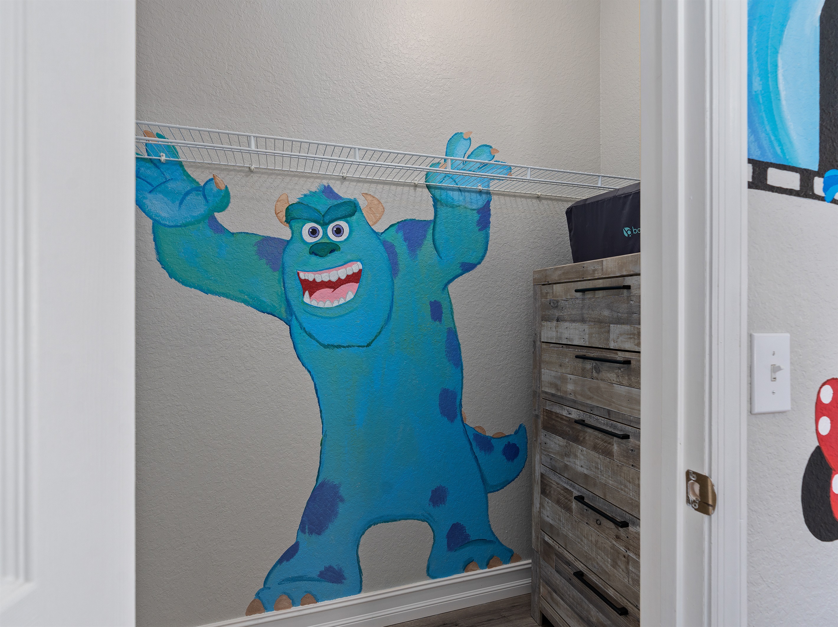 Mickey and Minnie's Genie-ous Reel Walk-In Closet