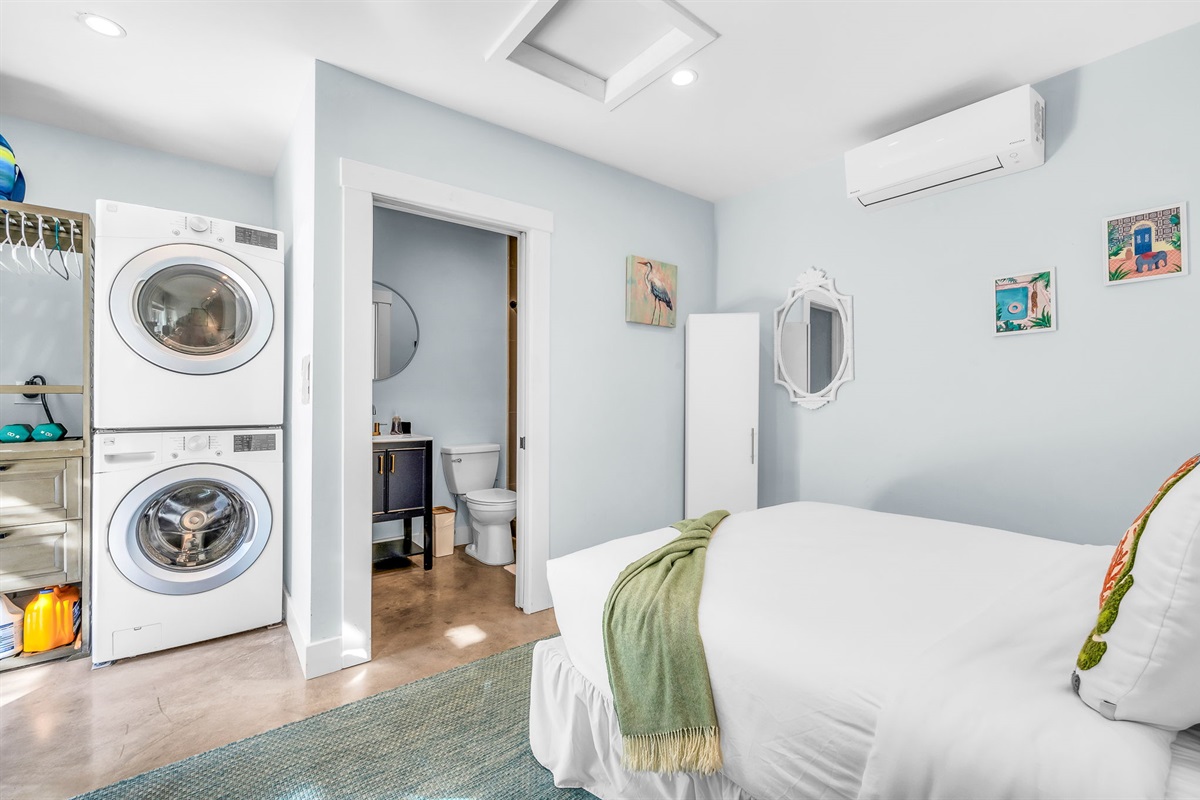 Charming guest house featuring a comfortable queen bed, in-unit washer and dryer, and a beautifully remodeled en-suite bathroom. Enjoy easy access to the pool, plus added conveniences including a mini fridge and a Keurig coffee maker—perfect for privacy