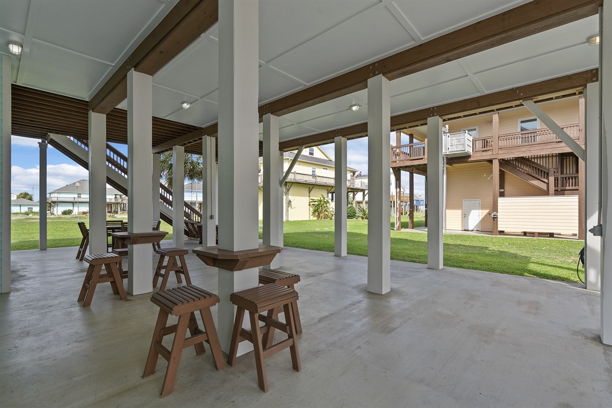 1d3d6eeb53a14ec286e6055c41e8aabd Large | Beachhouse | Texas | TX | Vacation Homes | Galveston | Crystal Beach | Kokomo | Breezy Days | Beachfront Elegance | Sunrise Serenity | Southern Sands Property Management, LLC
