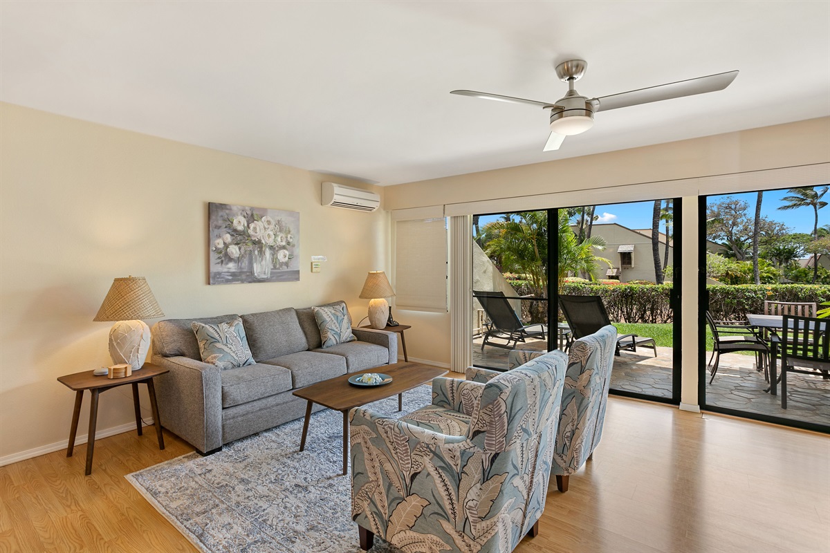 Another look at the livingroom, A/C