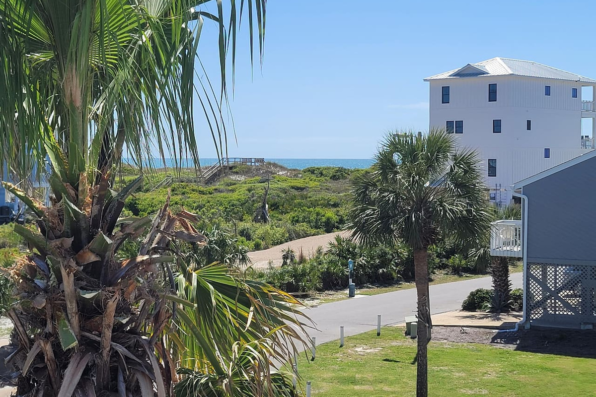 Step outside and find this &mdash; your Gulf view is just one minute from the front door.