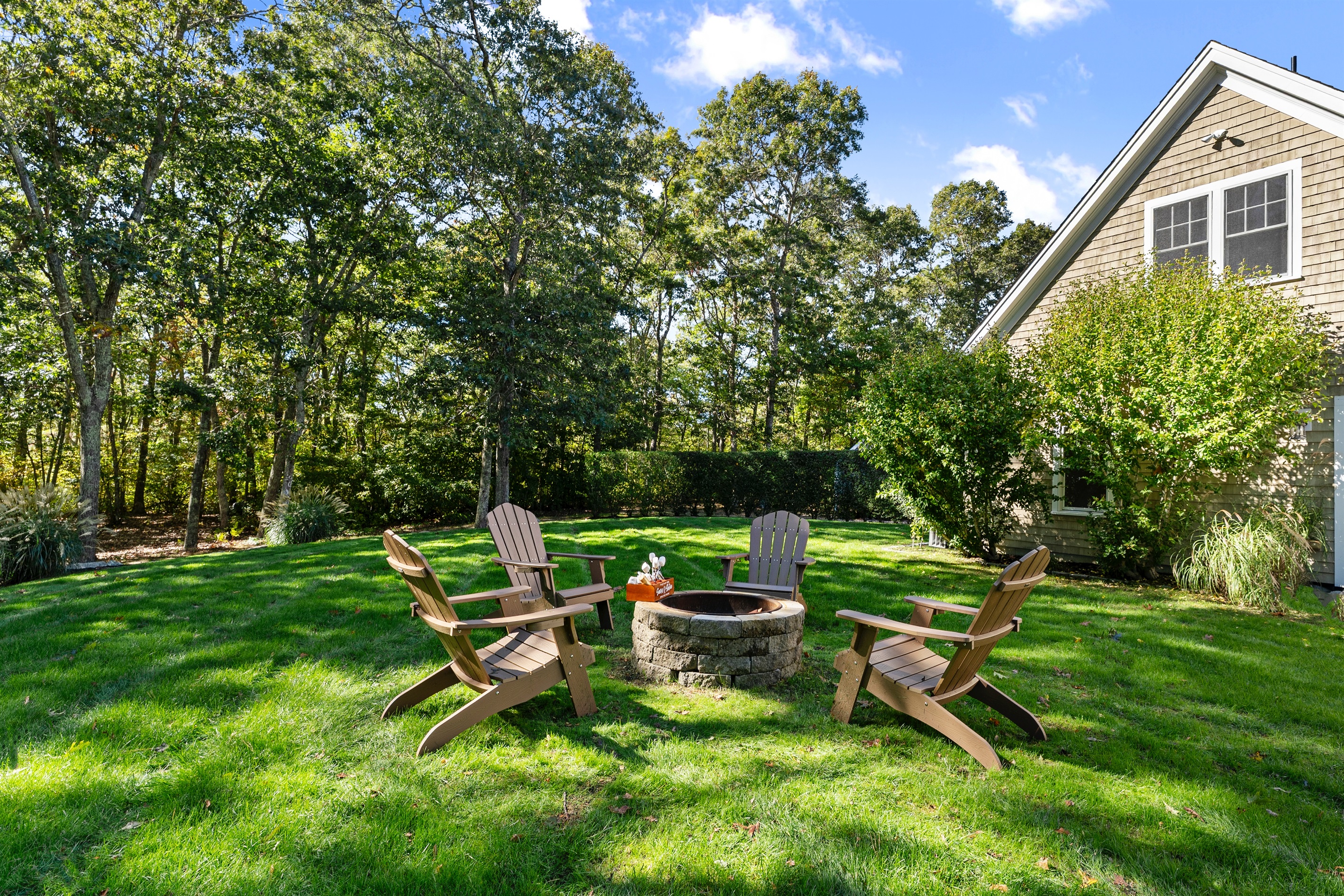 The perfect end to a lake day: fireside chats under the stars.