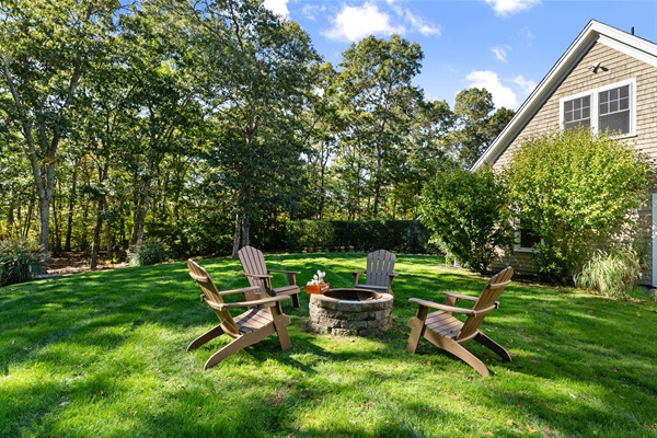 The perfect end to a lake day: fireside chats under the stars.