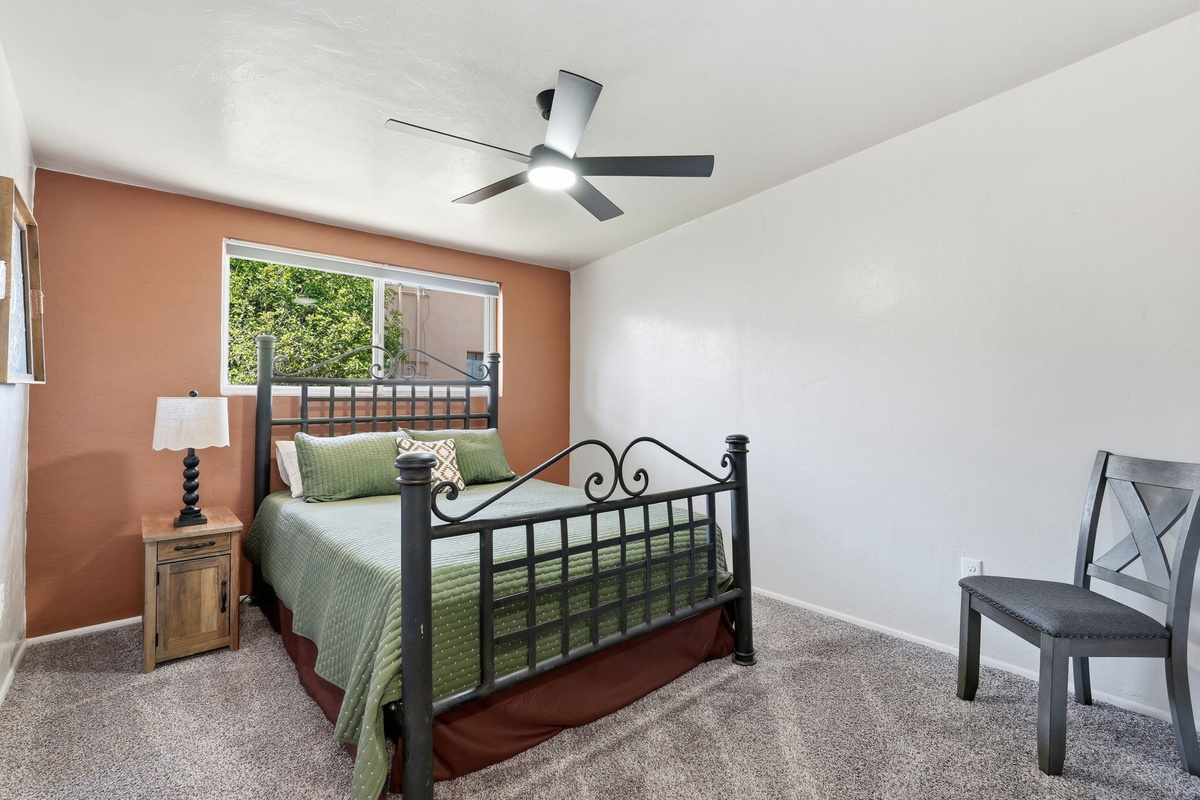 Cozy Guest Retreat: Queen-size bed with plush pillows, perfect for unwinding after a day of hiking.