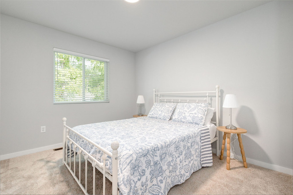 Guest Room 2 - Queen