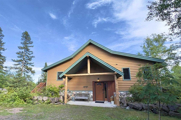 Front of the cabin welcomes you to your vacation. It is the perfect home base within 30 minutes of Grand Marais, Oberg Mt, Cascade State Park, Lutsen Mt and so much more!