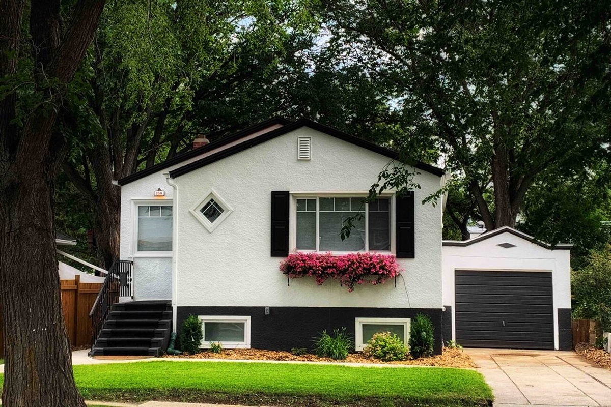 Single Tandem Driveway with Parking for 1 Vehicle