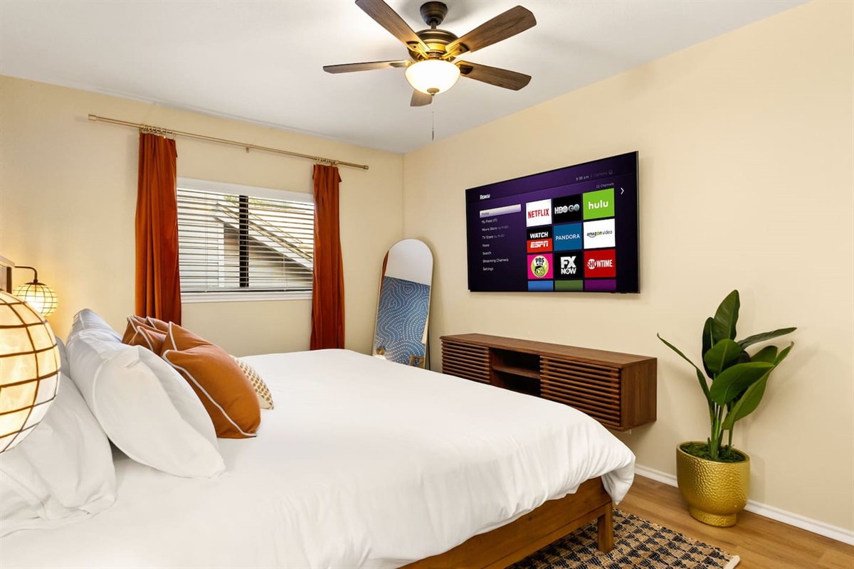 Wind down your day in bed with your favorite shows on the large smart TV. Perfect for couples, professionals, solo travelers who want to relax in style after a busy day exploring San Antonio.