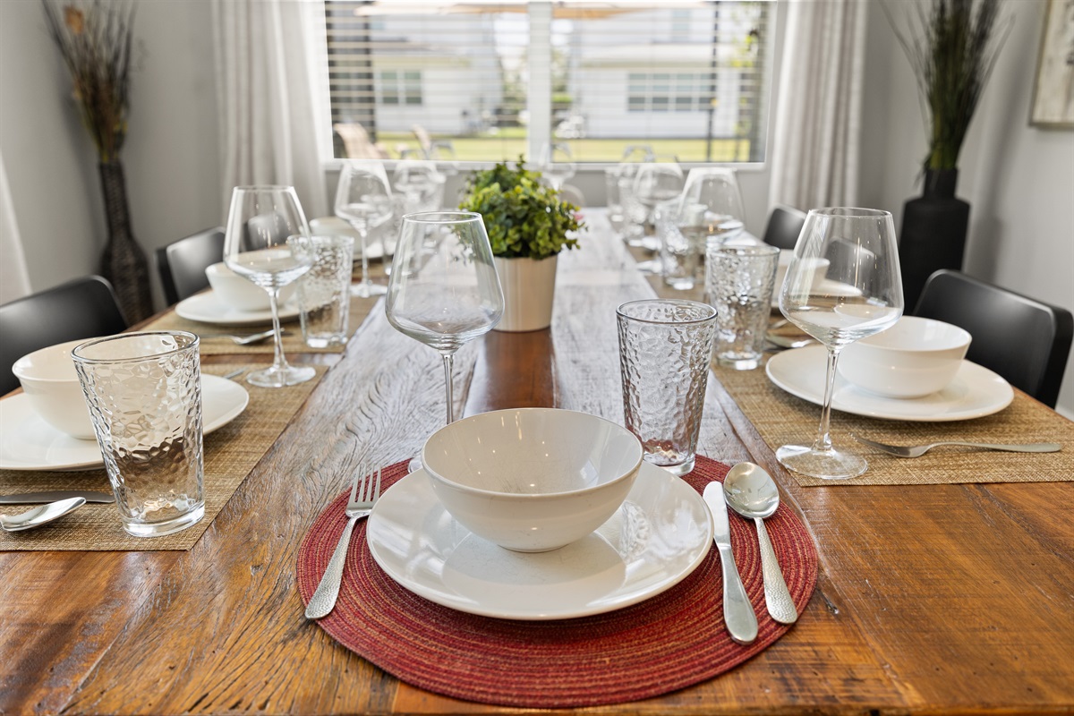 The dining table can accomodate up to 9 travelers