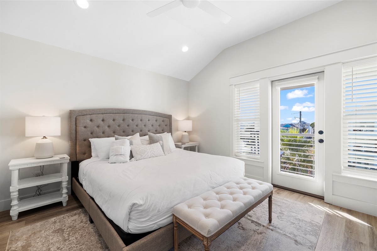 3rd Floor Bedroom 6 – 1 King bed