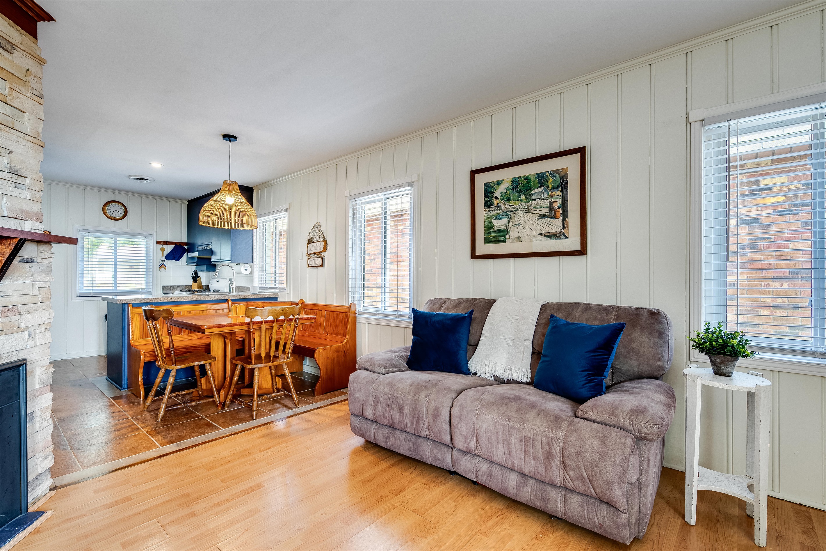 Lake breezes drift through open windows.