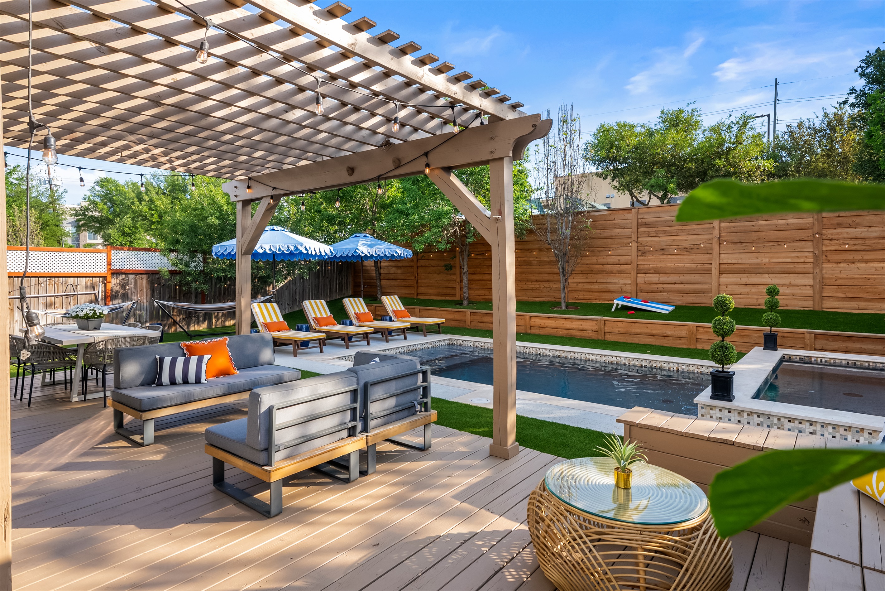 Multiple lounge areas