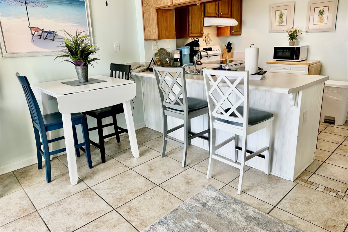 Seating for 4 for meals!