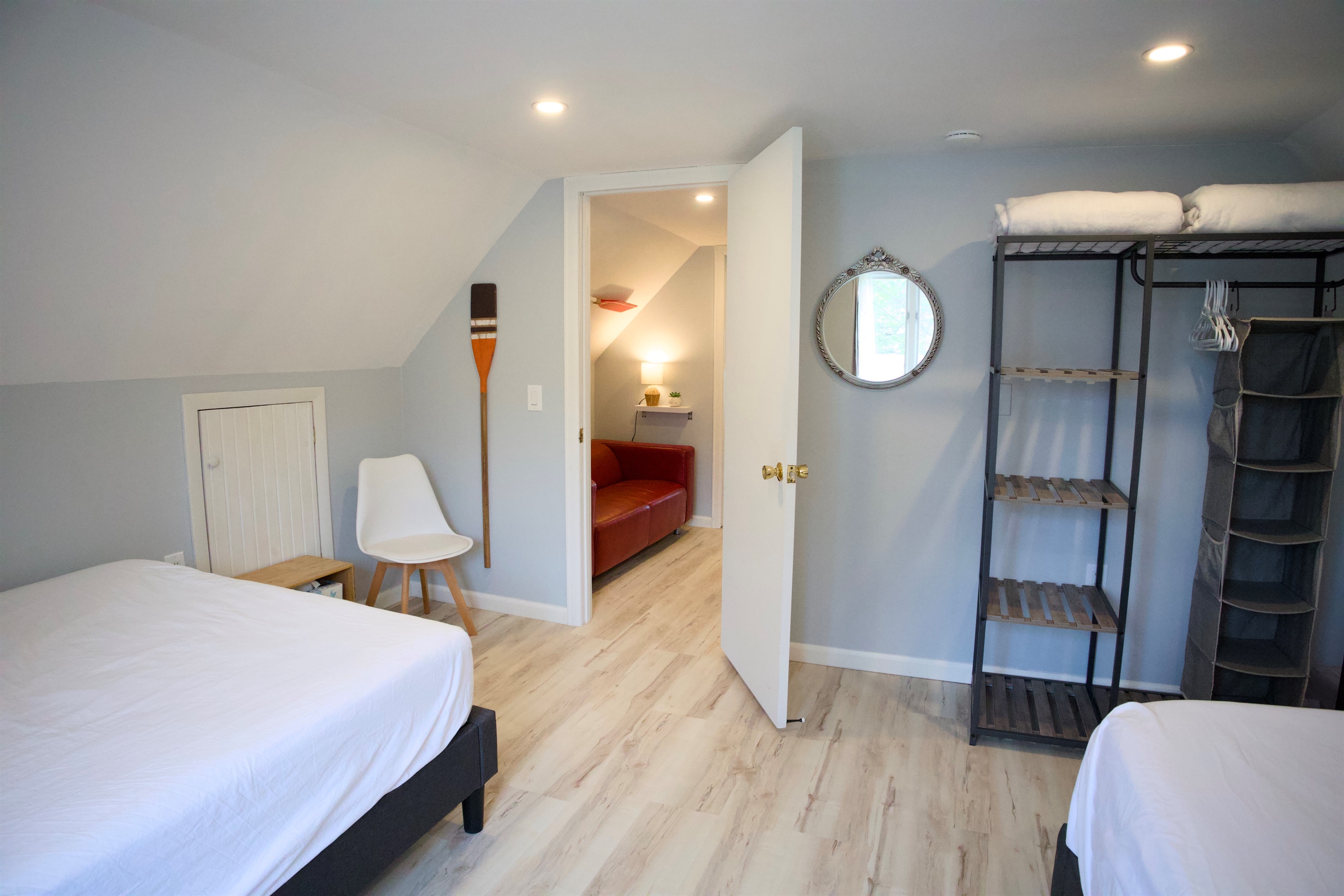 2nd floor : 2 queen beds
