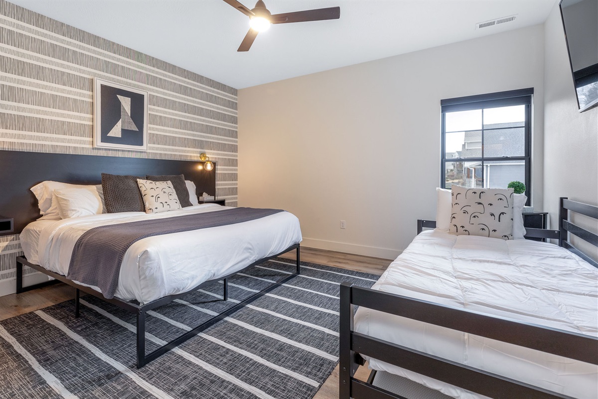 Upper level King bedroom #1 w/ daybed and trundle & ensuite bath