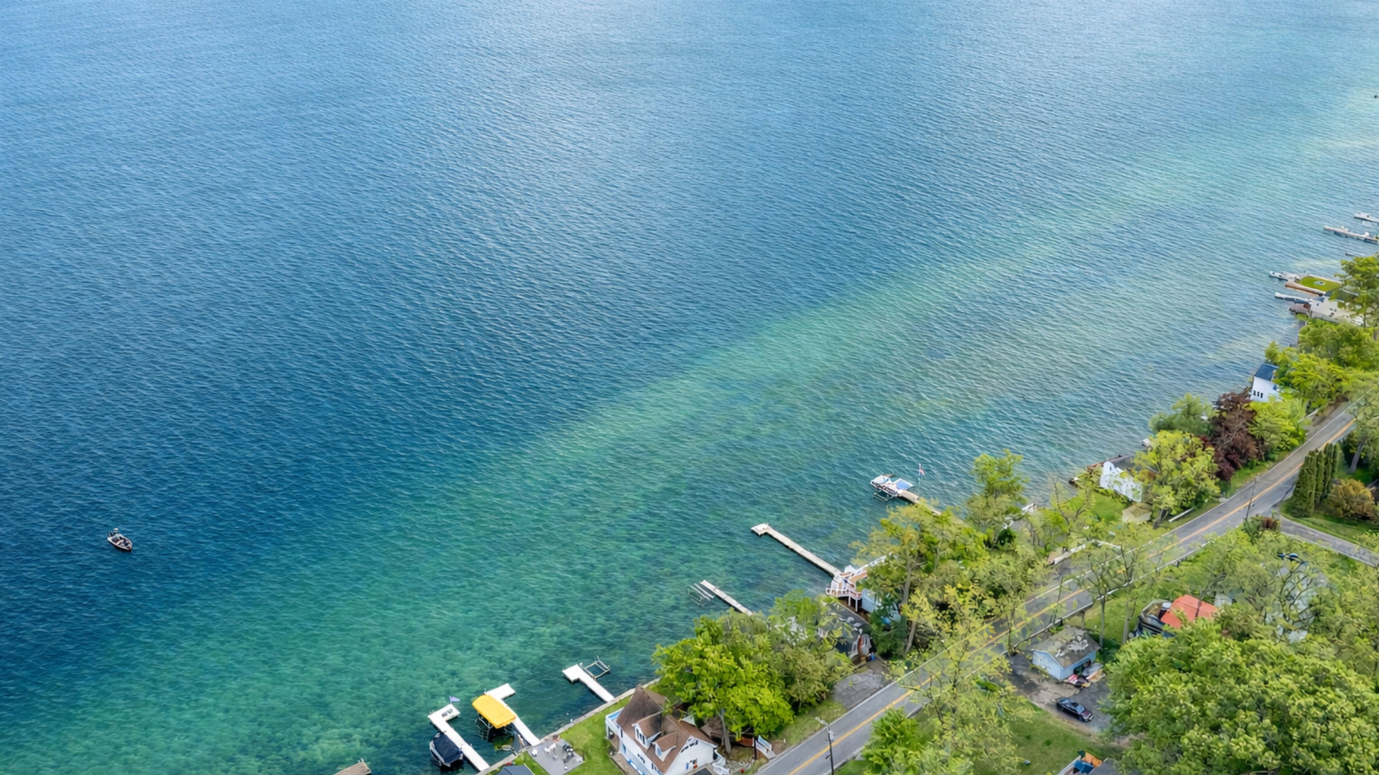 Nestled along a scenic shoreline, this cozy lakefront retreat sits in a charming and peaceful neighborhood 🌳🏘️✨