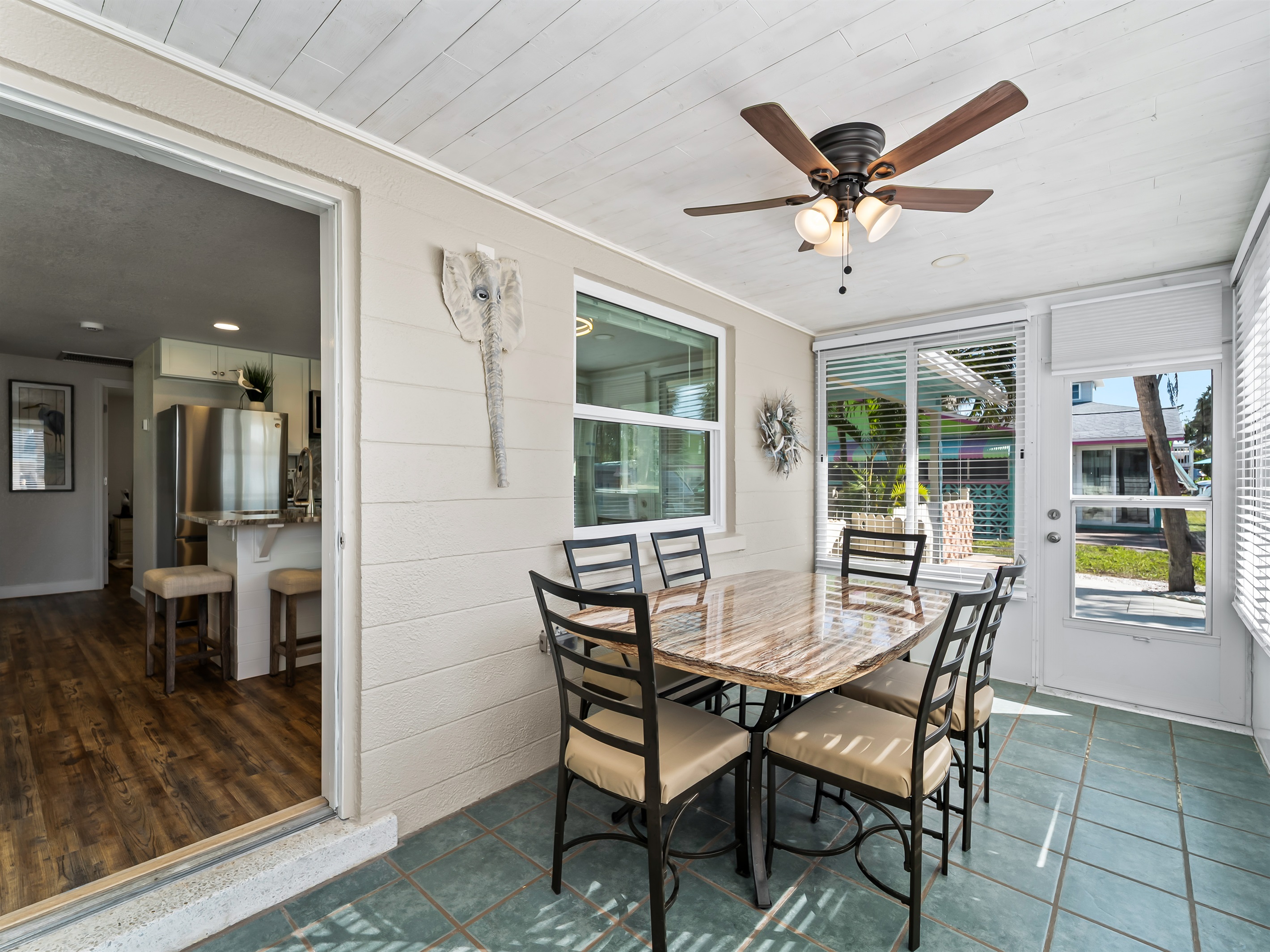 Airconditioned Sunroom Dining
Dedicated Workspace